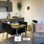 Centrally Located Cosy 2 Bed Duplex City Apartment By Green Haven Escapes In Bradford